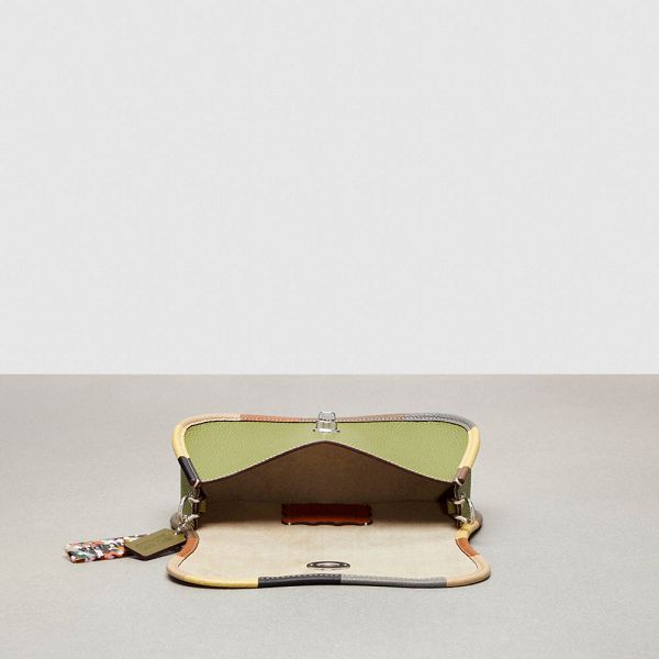 Coachtopia Crossbody Kabelka Coach Wavy Dinky Leather With Colorful Binding Olivy Zelené Zelene Viacfarebný | 2540938-CZ