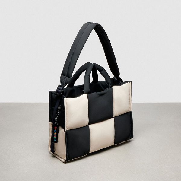 Coachtopia Tote Coach Loop Recycled Polyester With Checkerboard Quilting Černé | 9841276-CZ