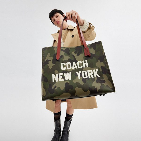 Dámské Tote Coach Relay With Camo Print And Graphic Maskáčové | 3167928-CZ