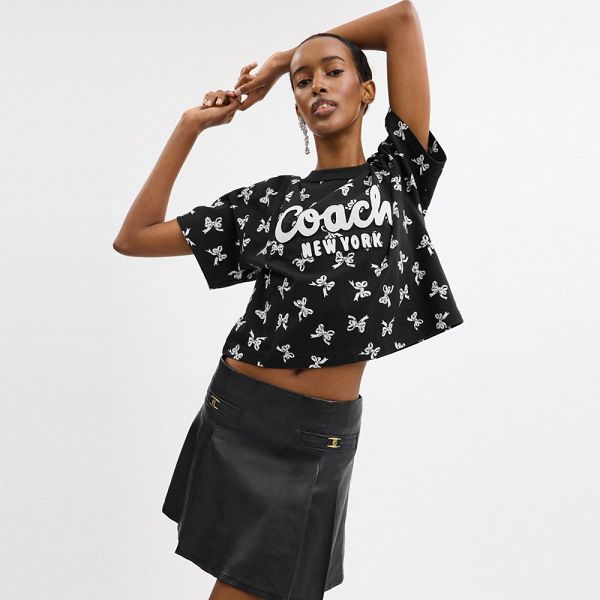 Dámské Tričko Coach Bow Print Cursive Signature Cropped Černé | 8195432-CZ